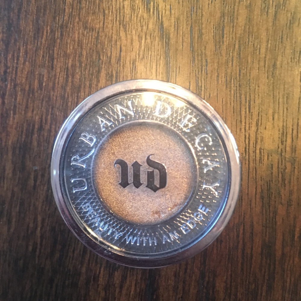 Urban decay eyeshadow in half baked.